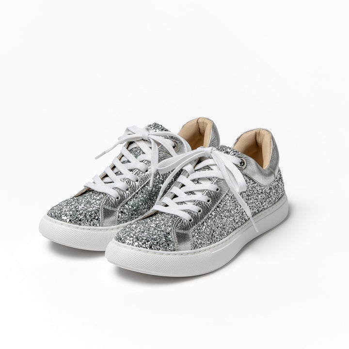 レースアップスニーカー