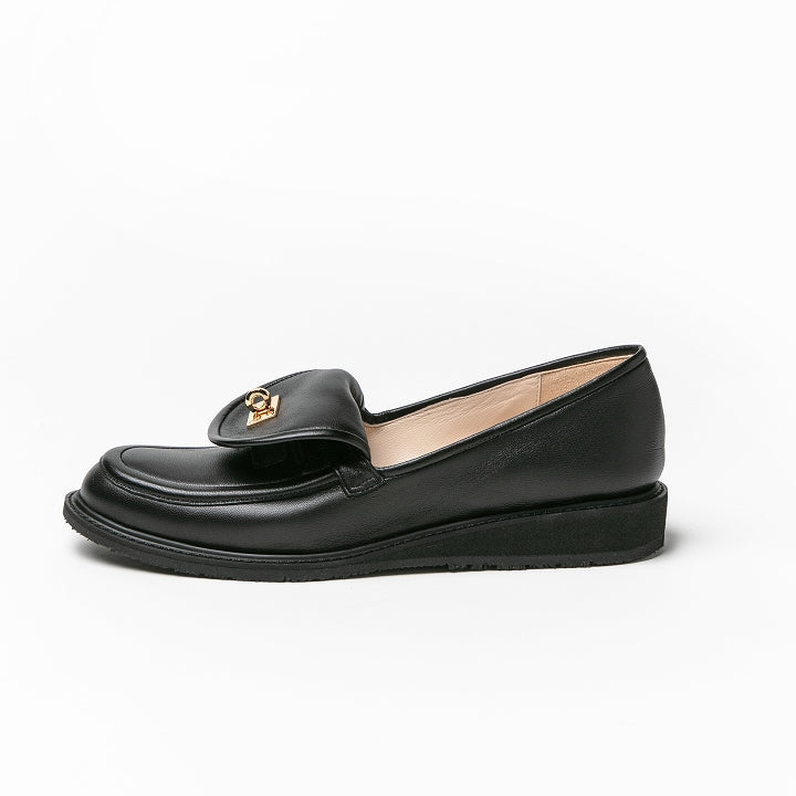 バックル付きローファー