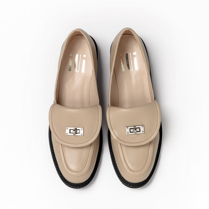 バックル付きローファー