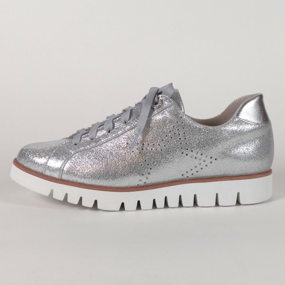 側邊星星打孔皮革運動鞋