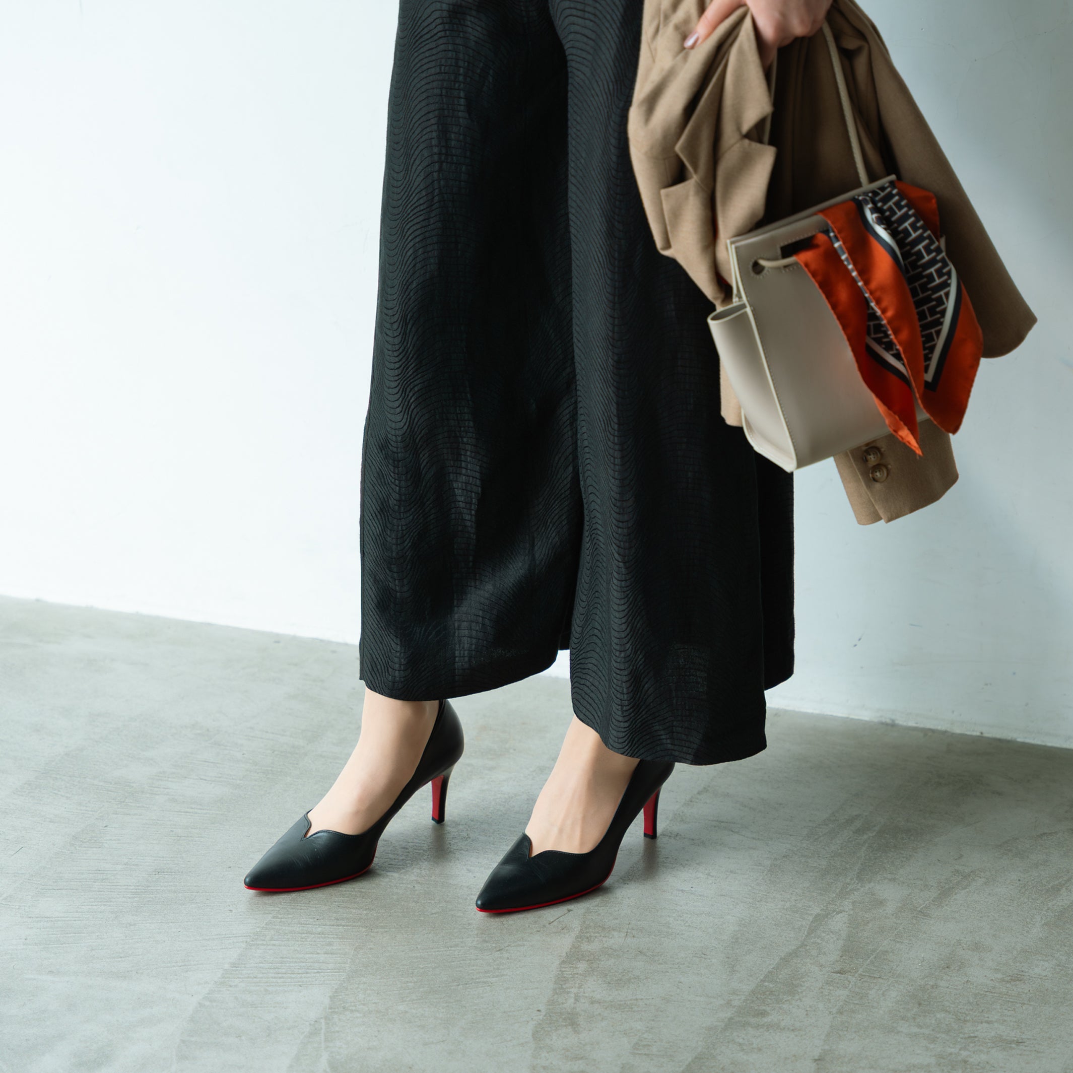 EIZO Vカットパンプス