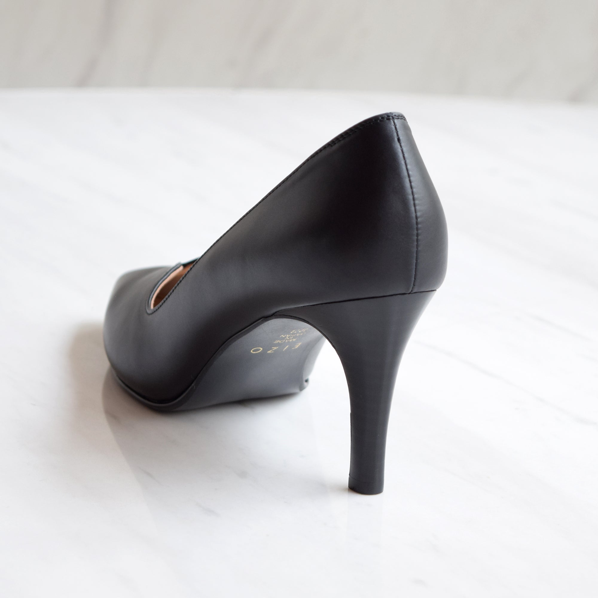 EIZO Vカットパンプス