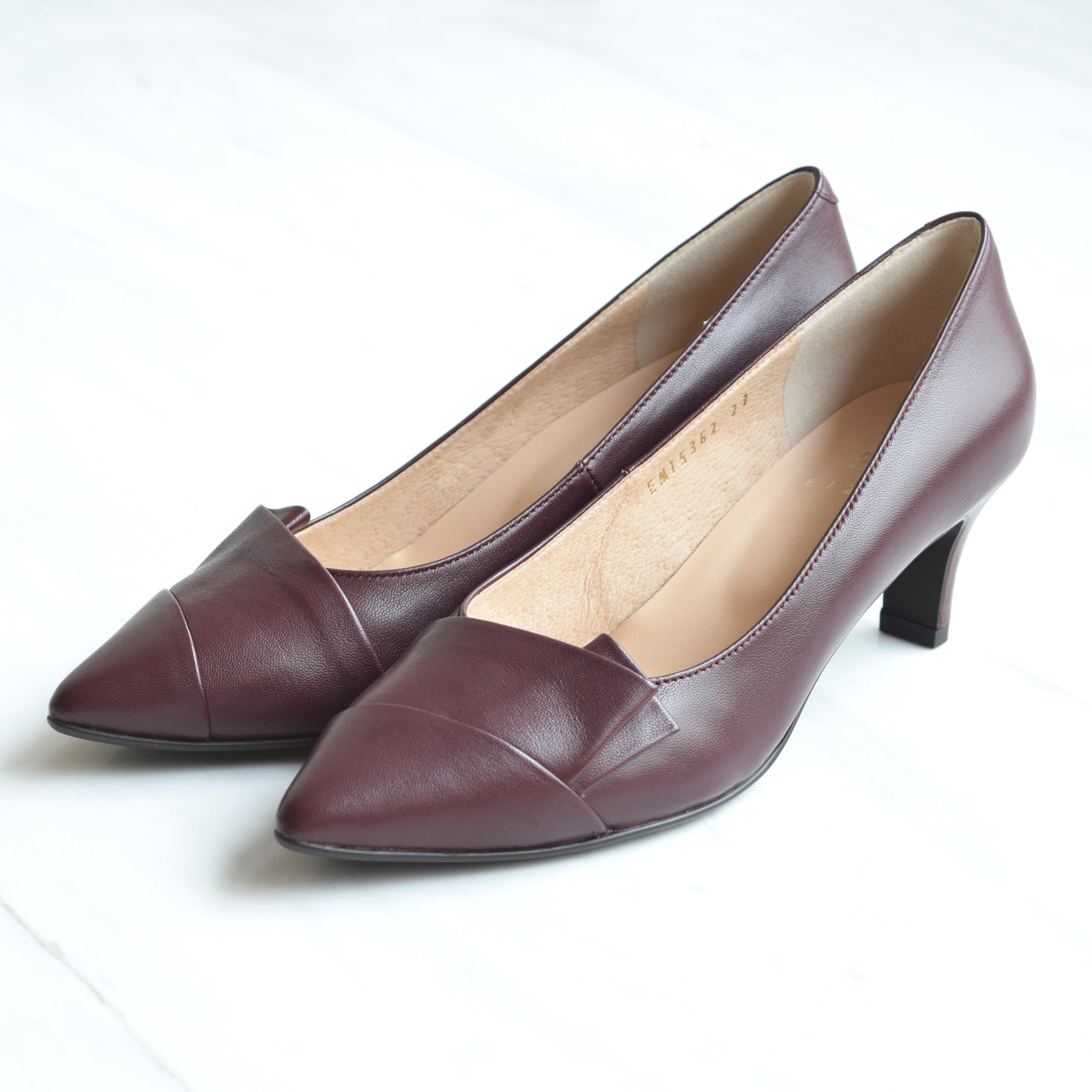 百褶造型尖頭高跟鞋