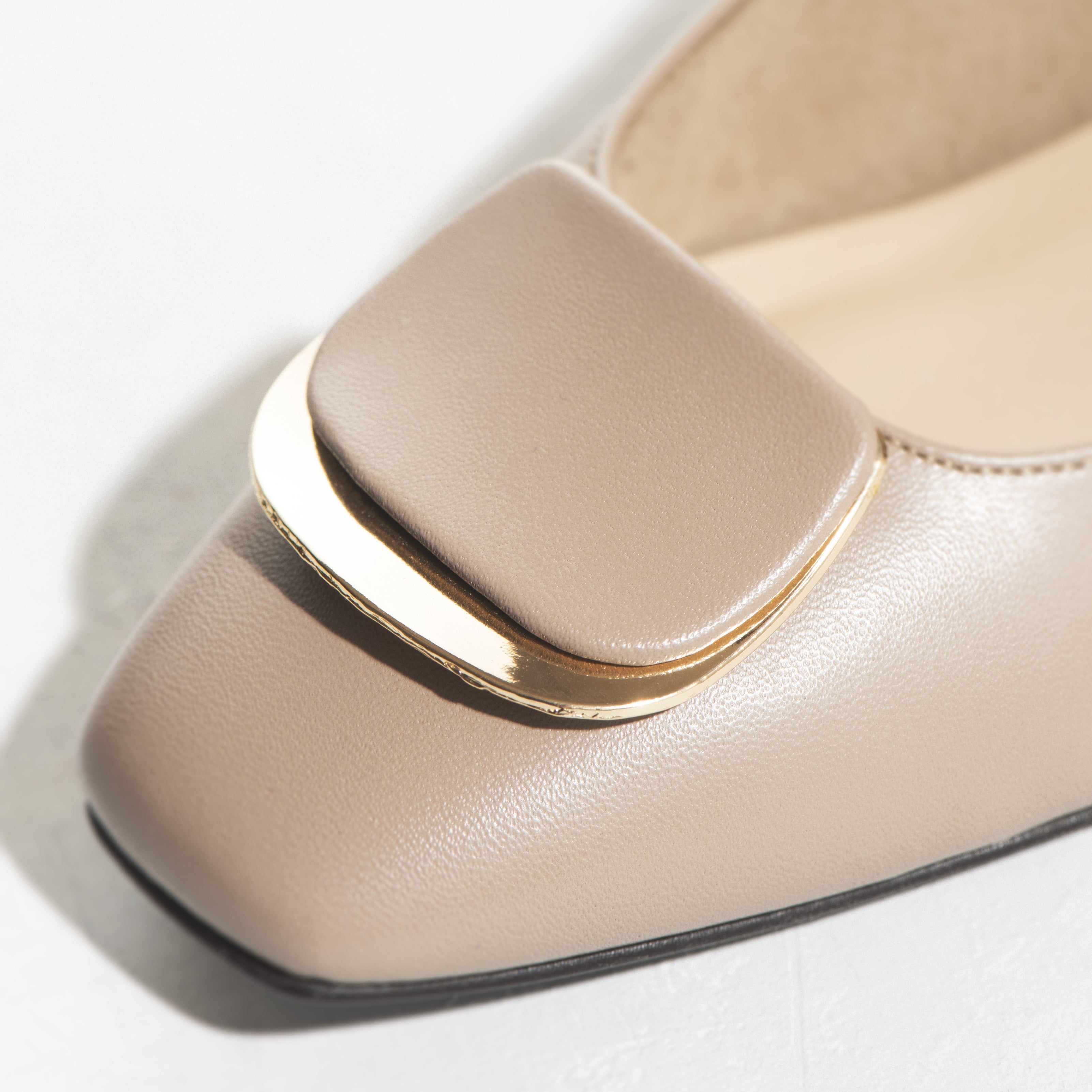 雙重裝飾高跟鞋