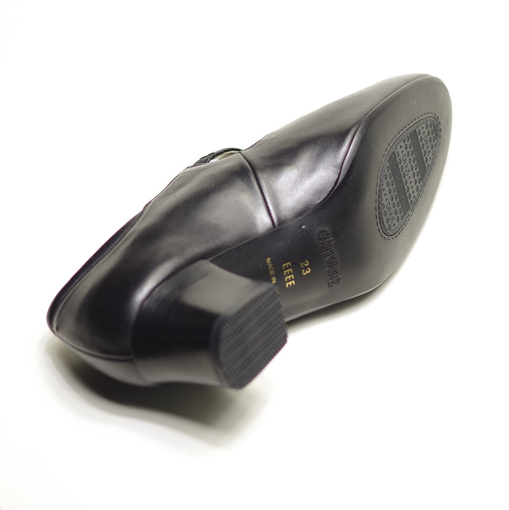 カットワーク ストラップパンプス