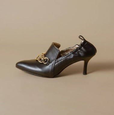 チェーンデザインシャーリングパンプス