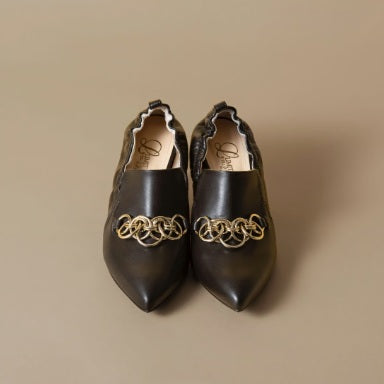 チェーンデザインシャーリングパンプス