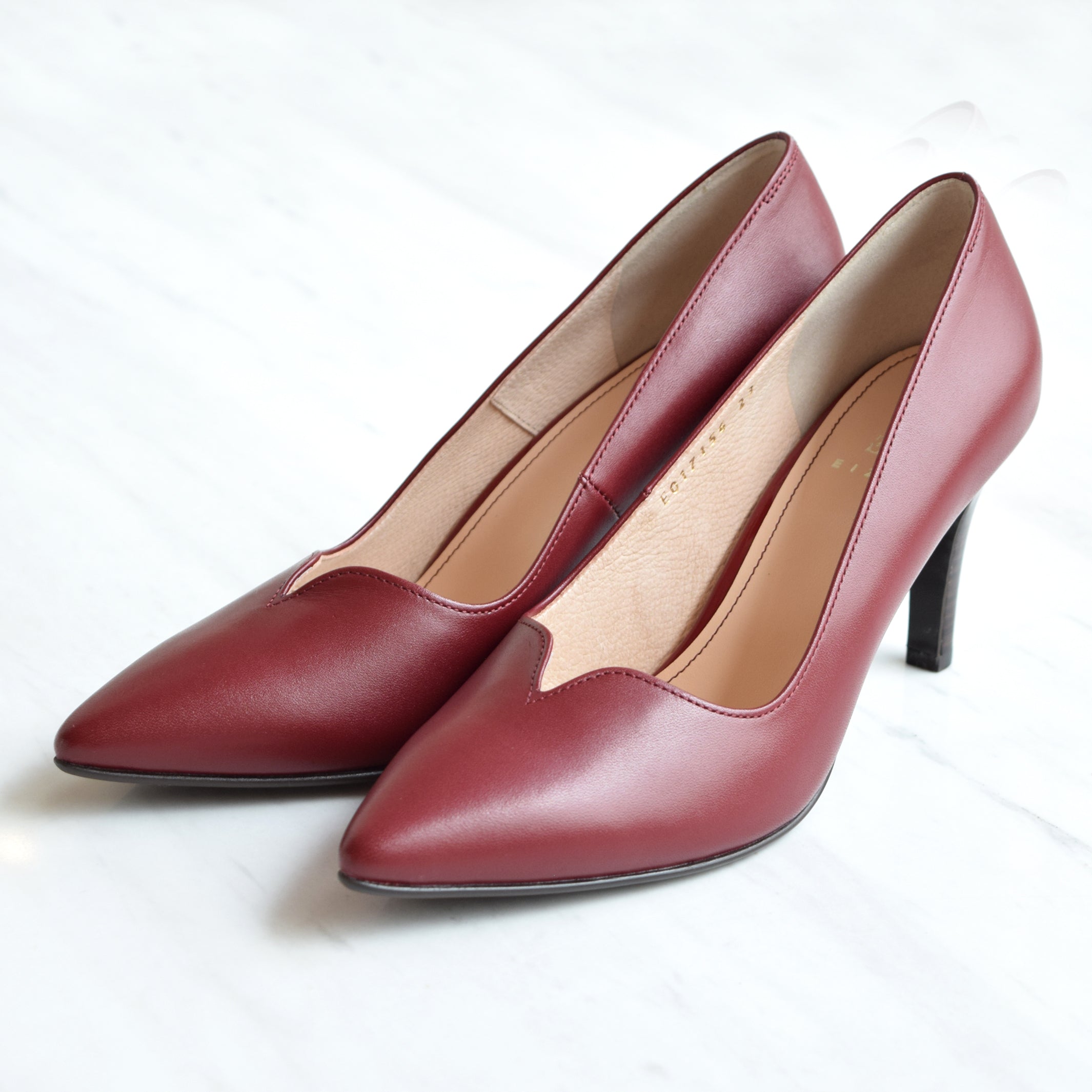 EIZO Vカットパンプス