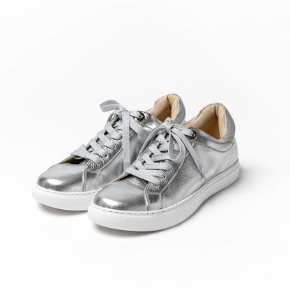 レースアップスニーカー