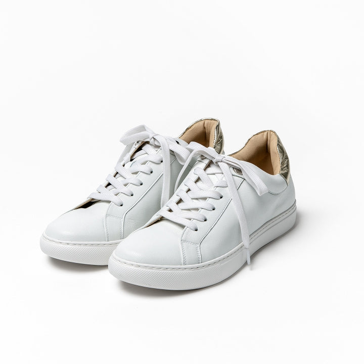 レースアップスニーカー