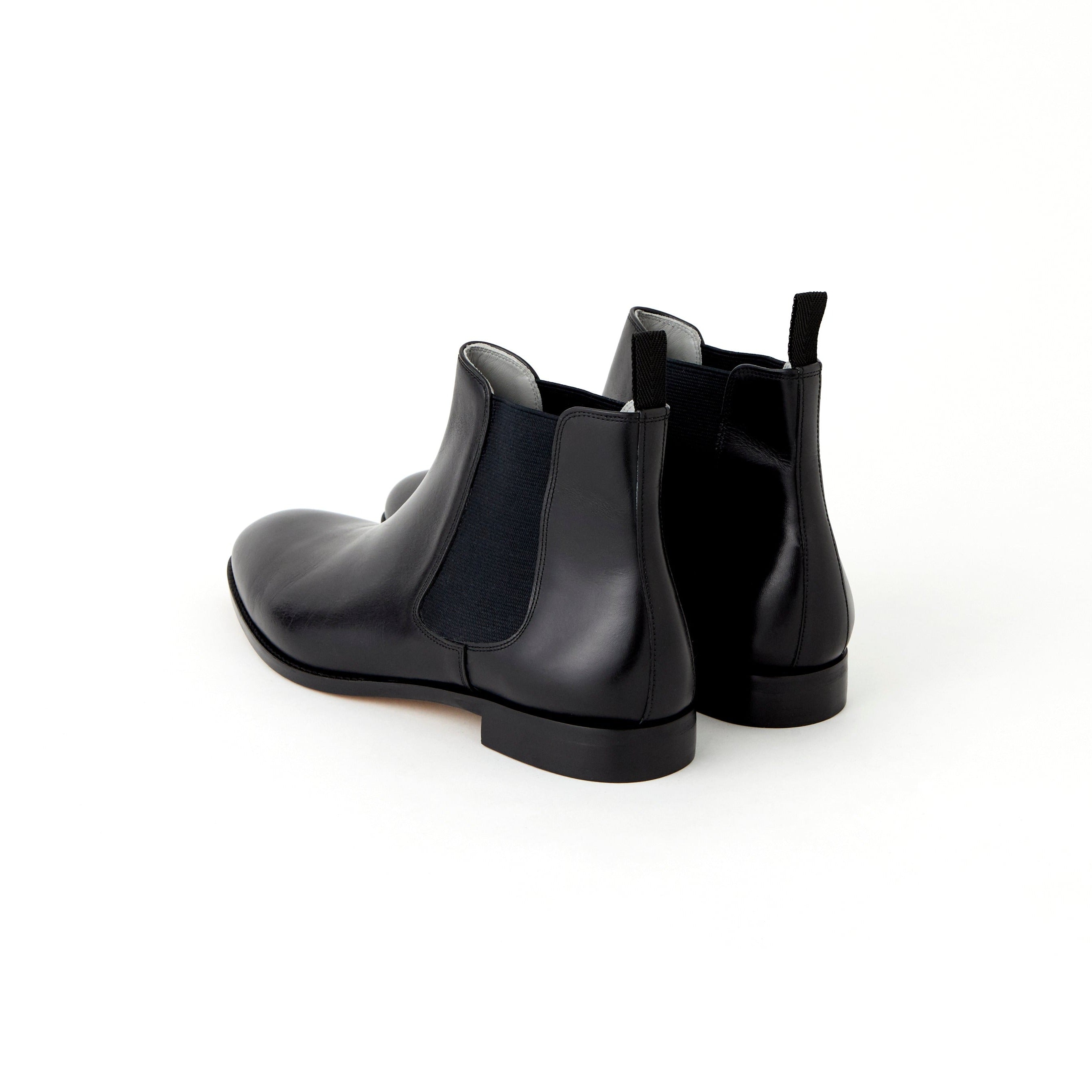CHELSEA BOOTS - Front view