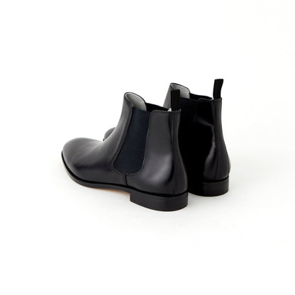 CHELSEA BOOTS - Front view