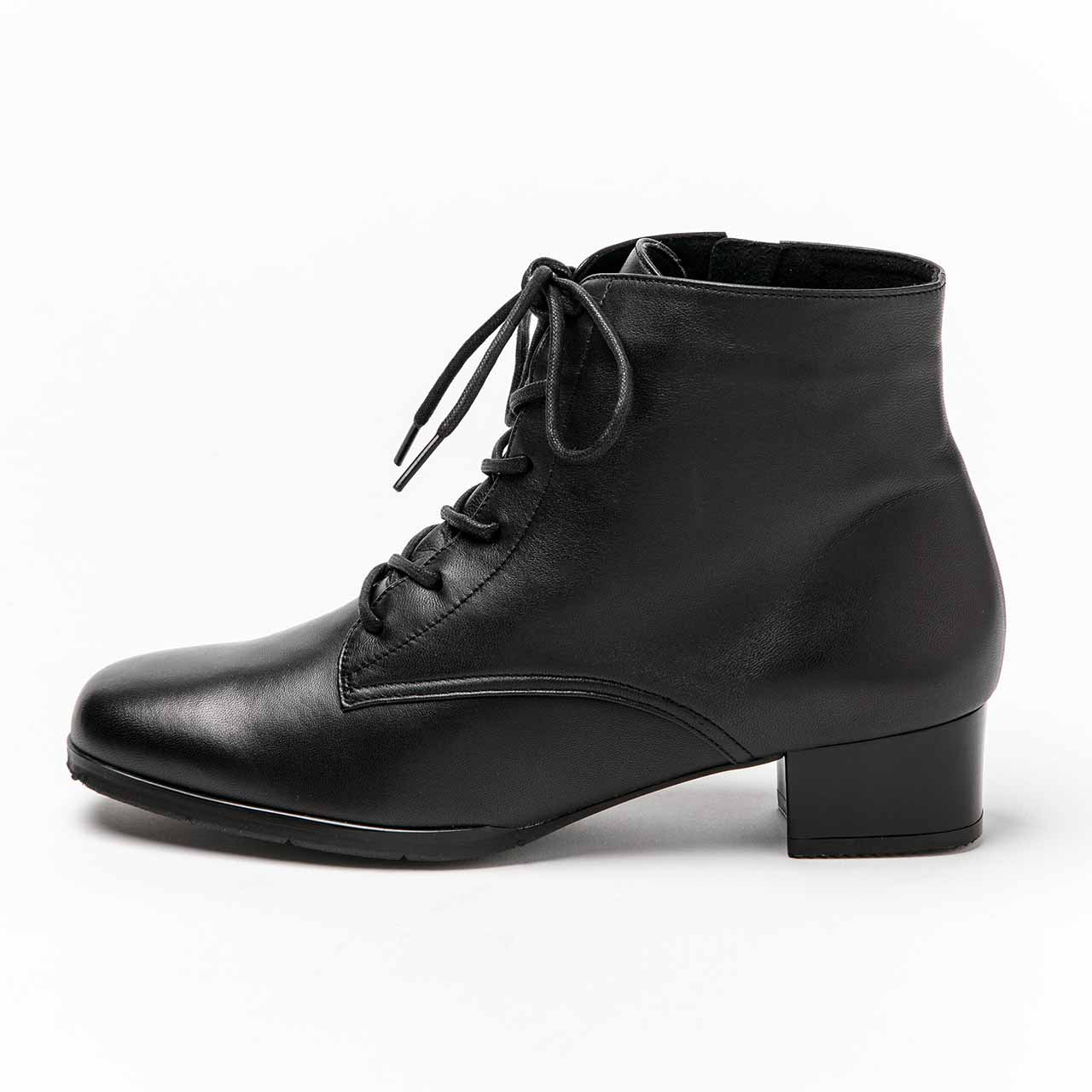 レースアップショートブーツ／ブラック
