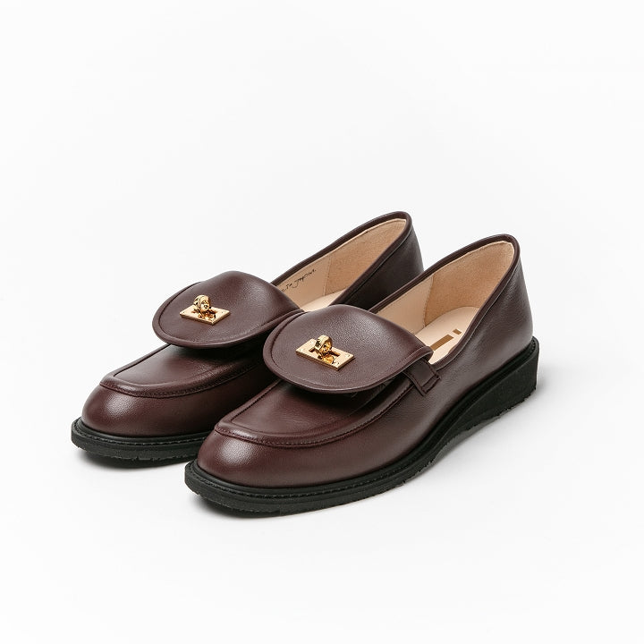 バックル付きローファー