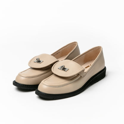 バックル付きローファー