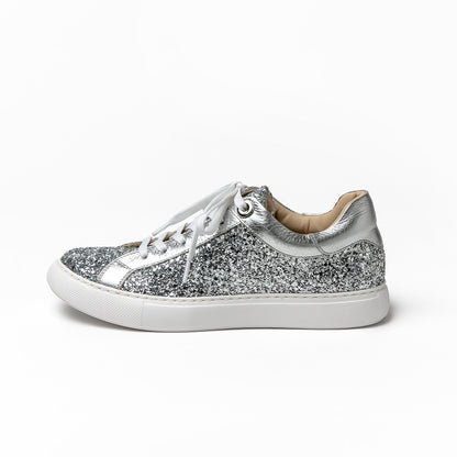 レースアップスニーカー