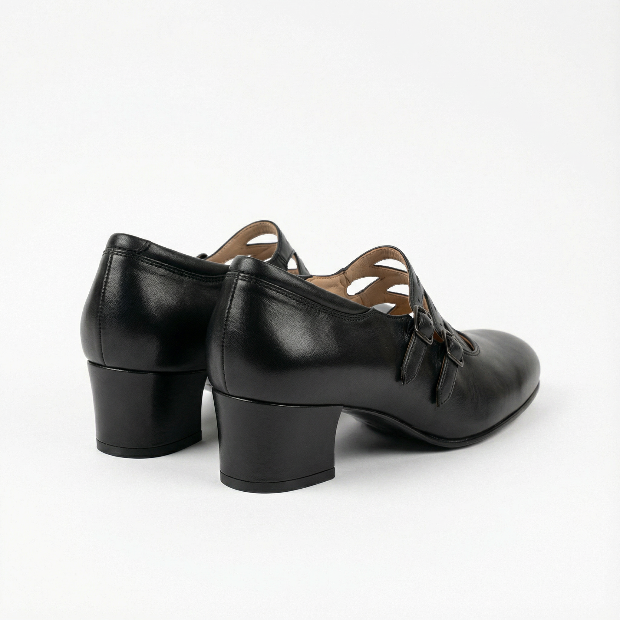 カットワーク ダブルバックルパンプス