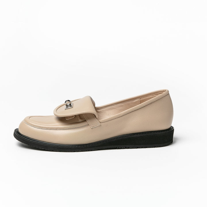 バックル付きローファー