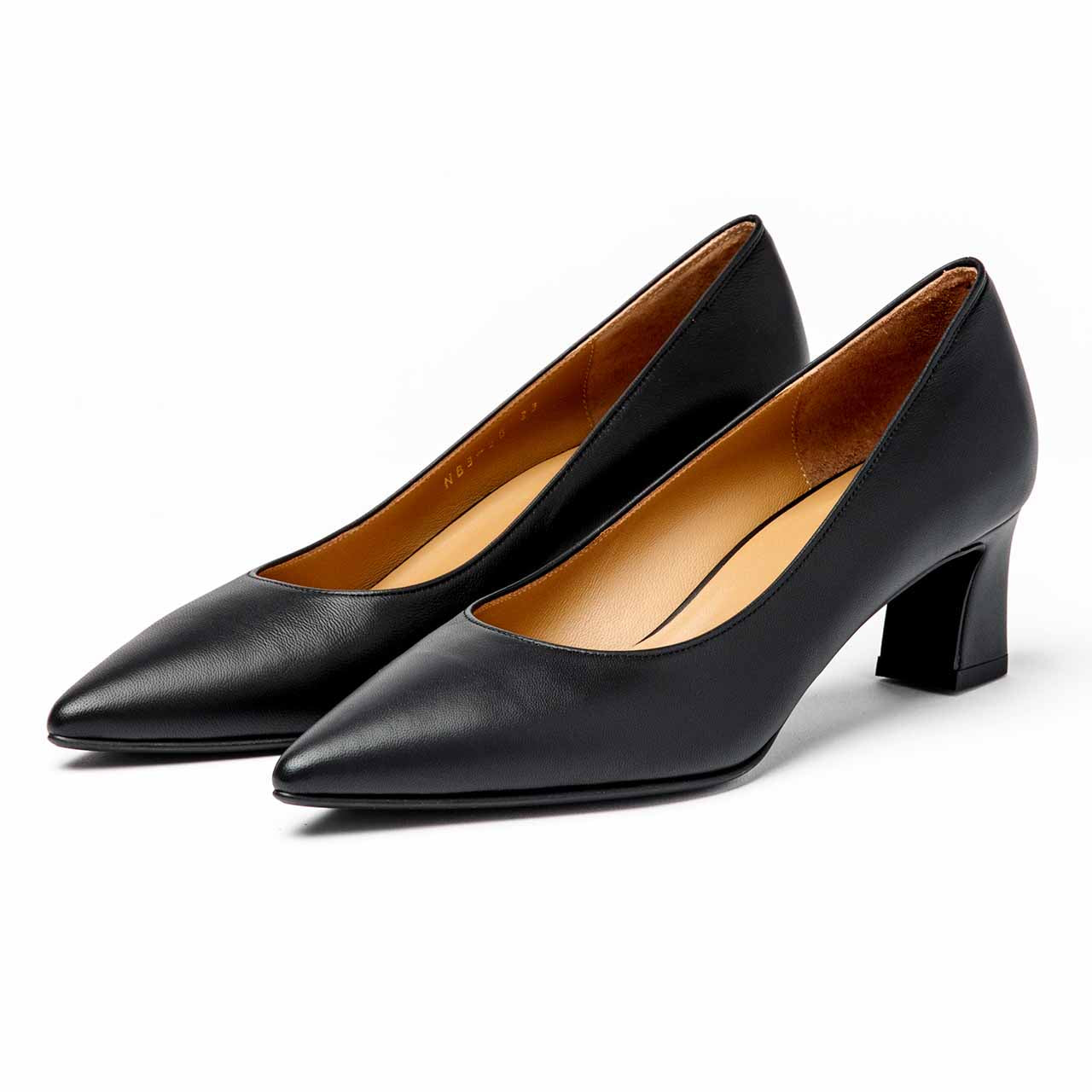 ブロックヒールポインテッドパンプス／ブラック