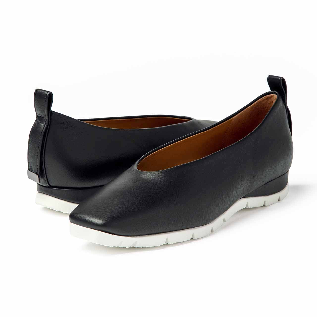 スポーティーフラットパンプス／ブラック