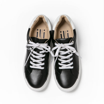 レースアップスニーカー