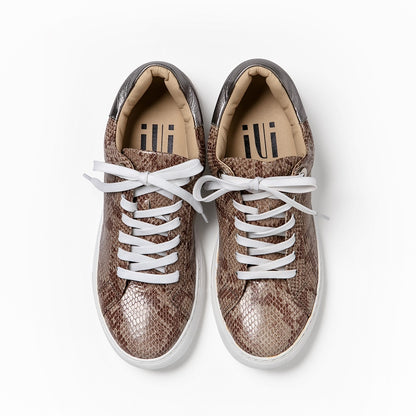 レースアップスニーカー