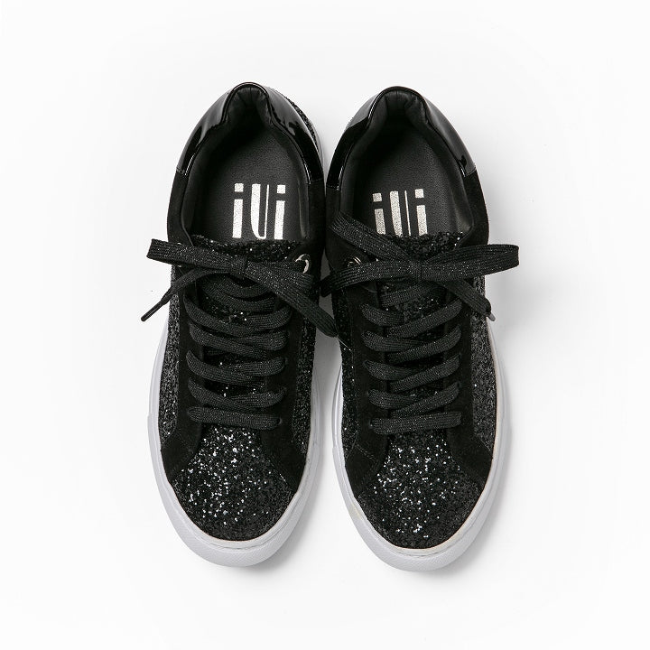 レースアップスニーカー