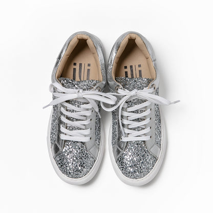 レースアップスニーカー