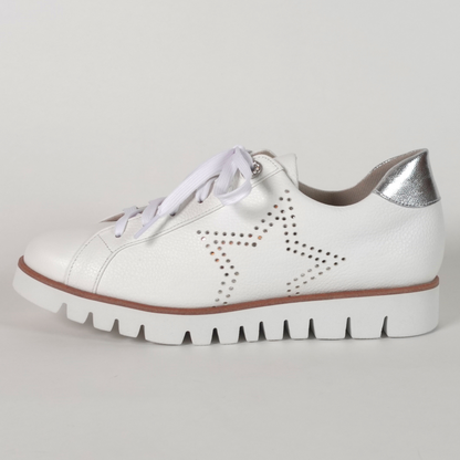 側邊星星打孔皮革運動鞋