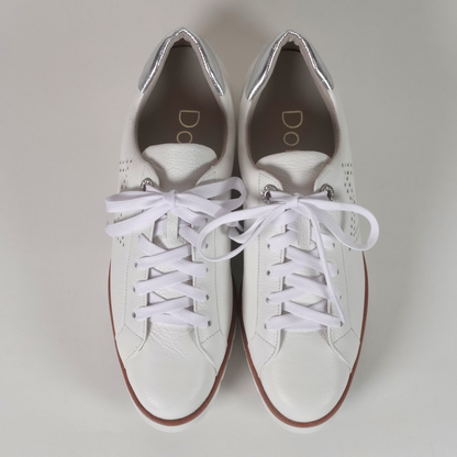 側邊星星打孔皮革運動鞋