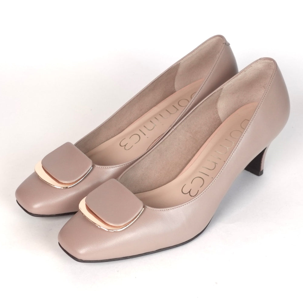 雙重裝飾高跟鞋