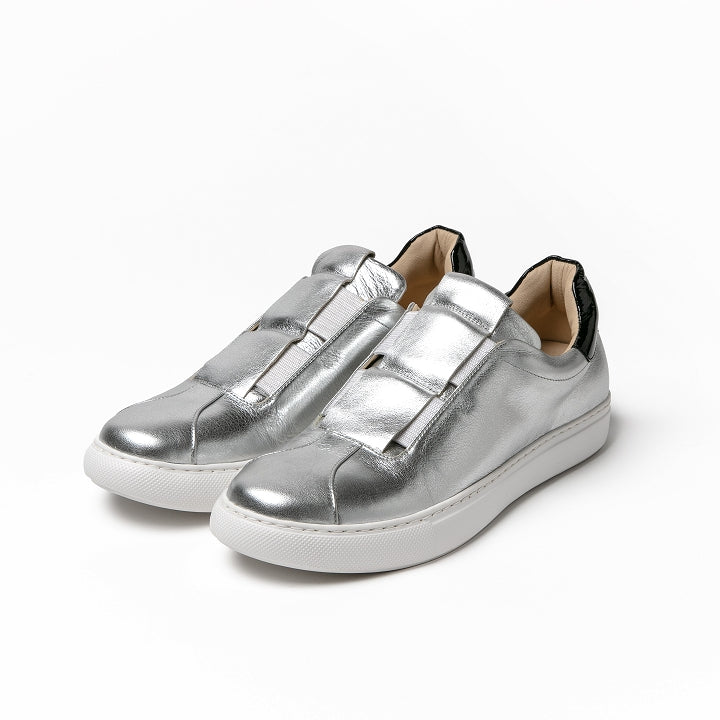 エラスティックスニーカー