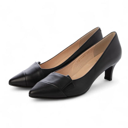 プリーツモチーフポインテッドパンプス