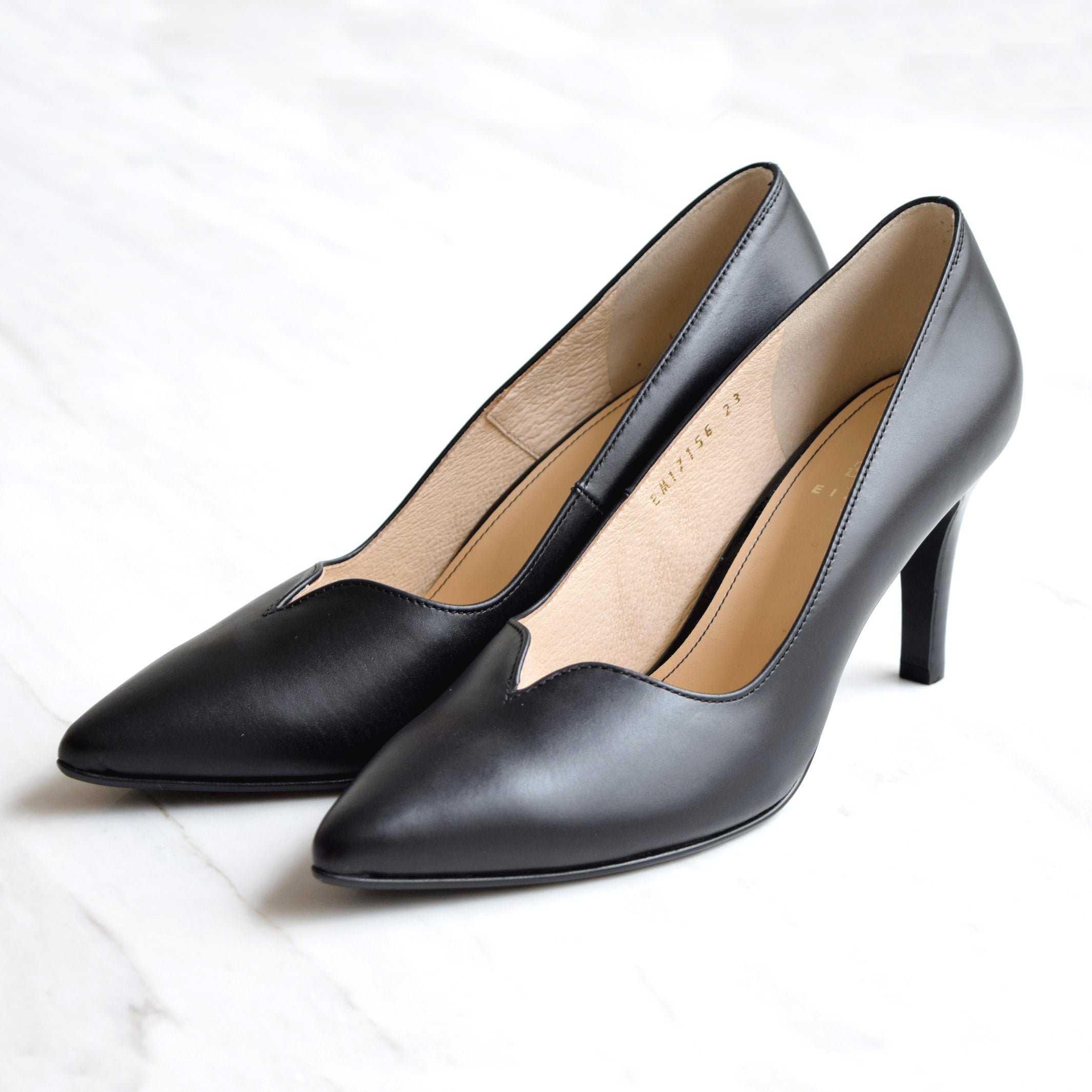 EIZO Vカットパンプス