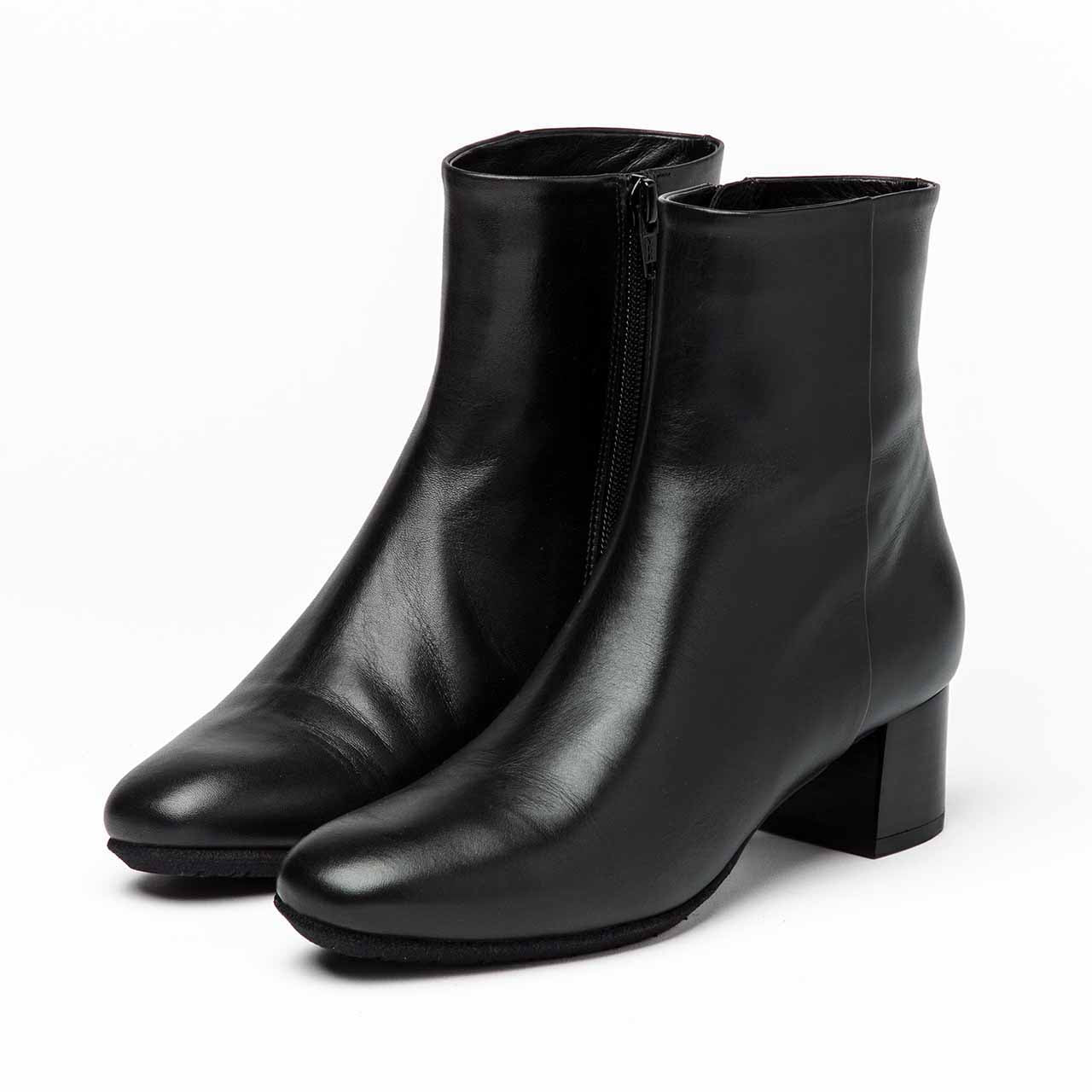 ショートブーツローヒール／ブラック