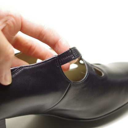 鏤空設計帶扣高跟鞋