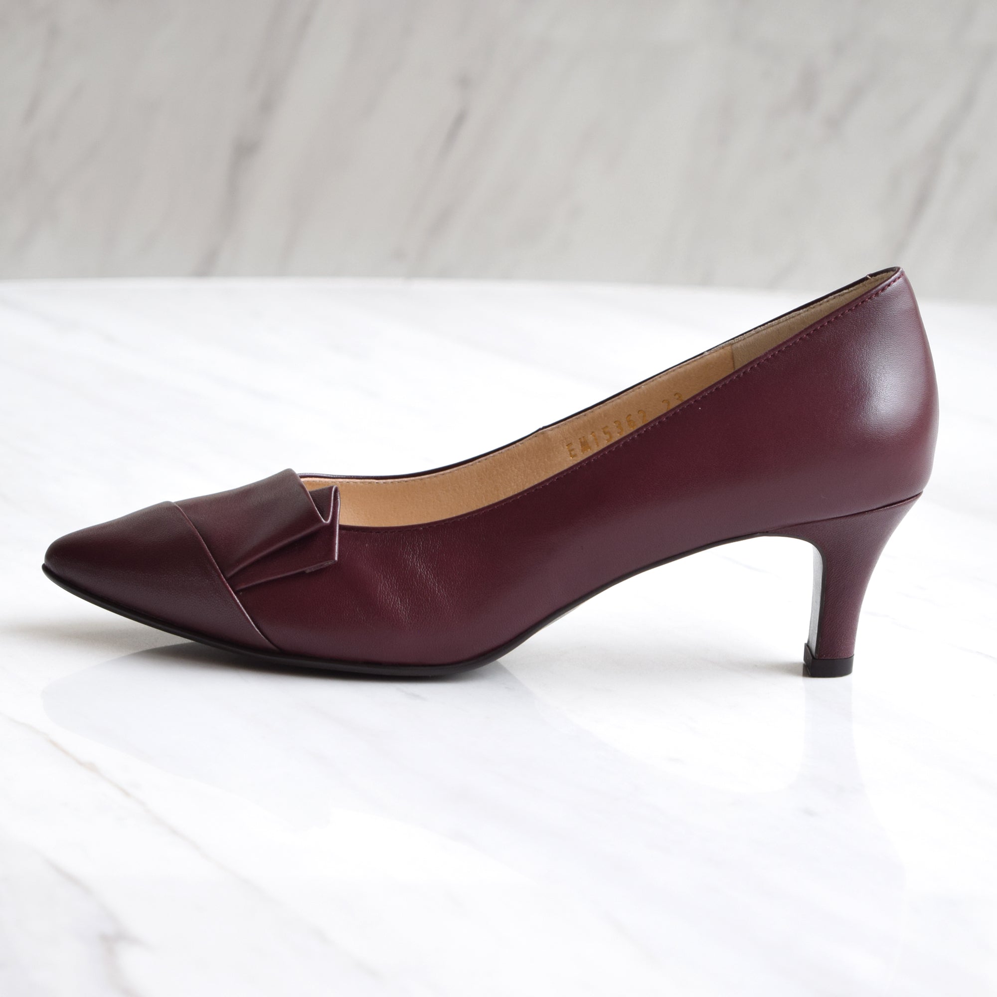 百褶造型尖頭高跟鞋