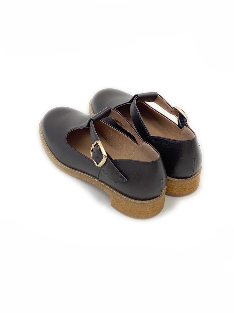 Tストラップシューズ